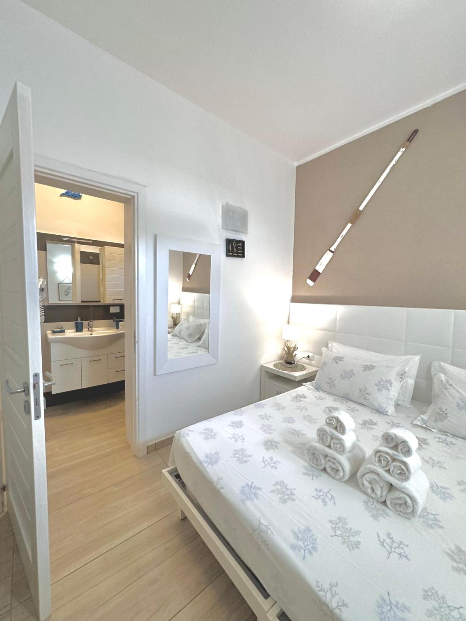 Aquarama Rooms & Apartments Torre Squillace Extérieur photo